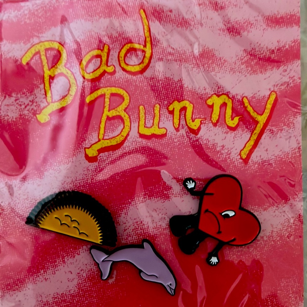 Bad Bunny pins 🐰